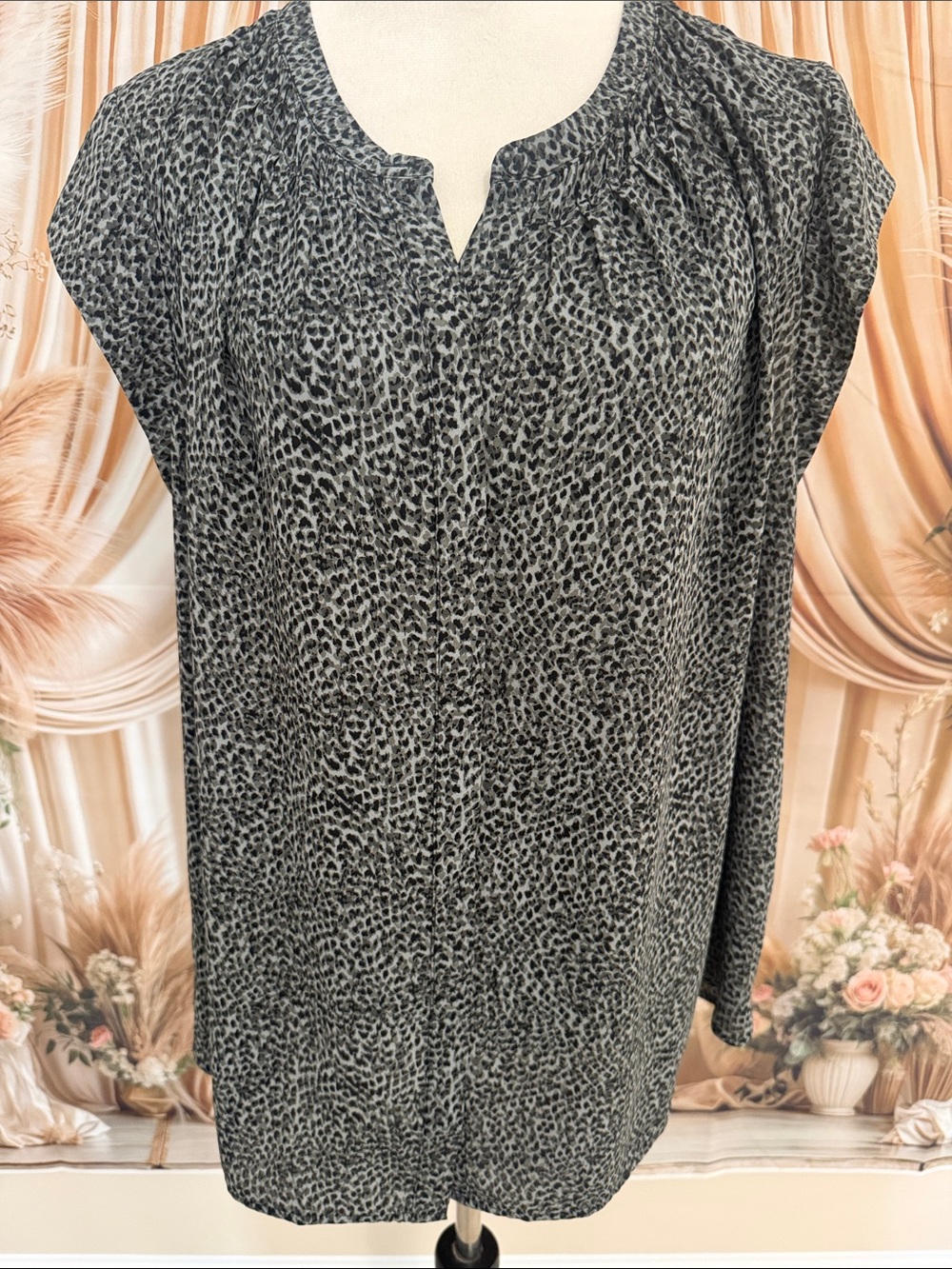 Daniel Rainn Black & Gray Animal-Print Split-Neck Top